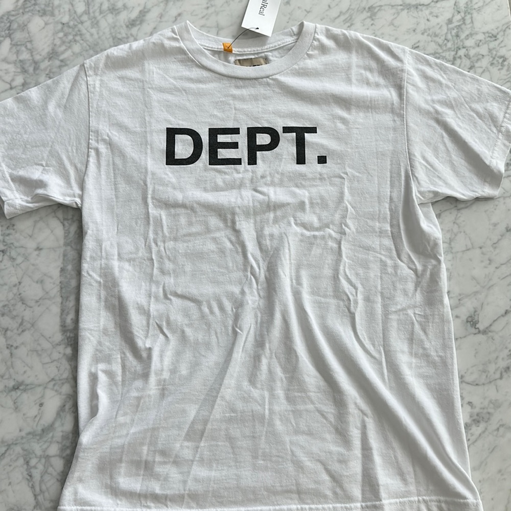 Gallery dept T shirt size small